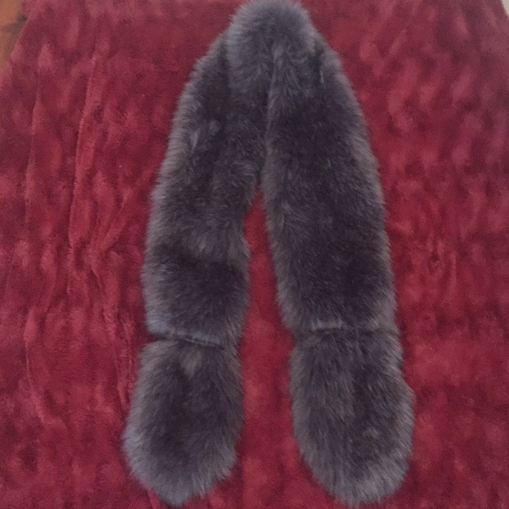 Glamorous grey faux fur scarf/wrap! NWOT
